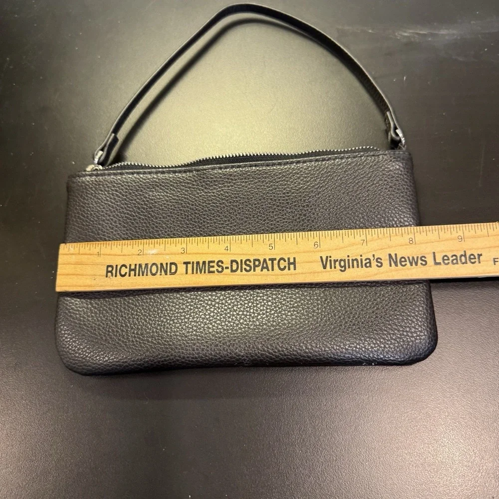 Vera Bradley‎ Vegan Leather Essential Zip Wristlet Black
